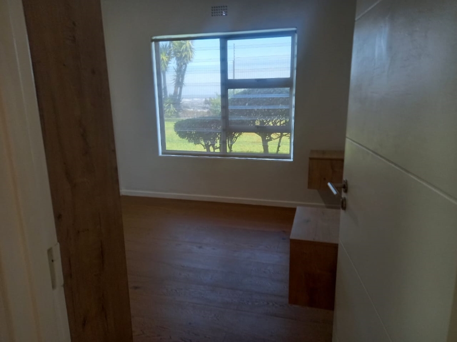 To Let 2 Bedroom Property for Rent in Loevenstein Western Cape